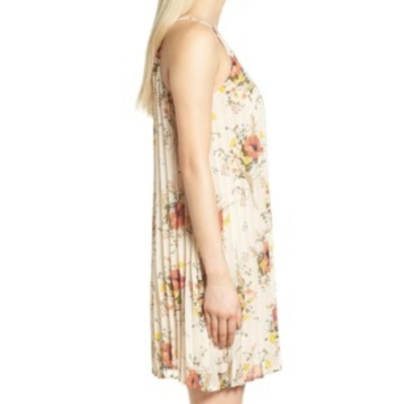 Chelsea28 Dresses & Skirts - CHELSEA 28 Floral Dress